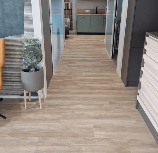 Image présentant une réalisation de sol stratifié